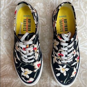 SeaVees sneakers. Size 6.